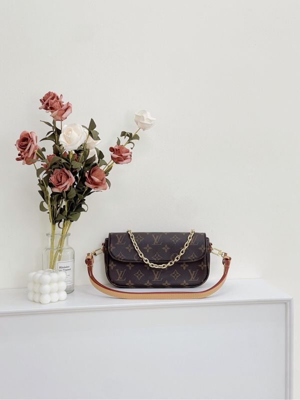 【95成新】LV  Wallet on Chain Ivy 