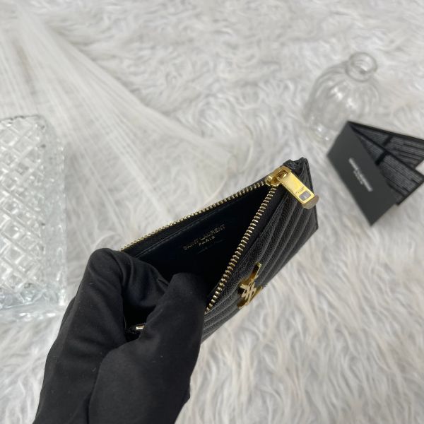 【分期0利率】YSL 粒面壓紋牛皮拉鍊卡片零錢包【99成新】 