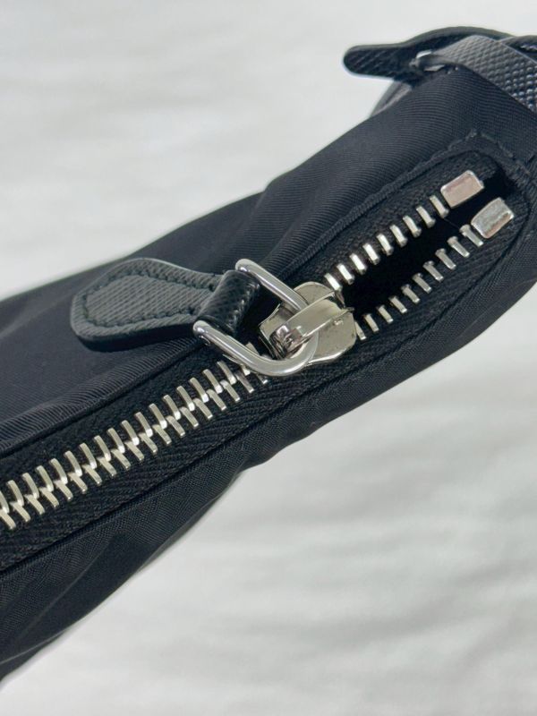 【95成新】PRADA Re-Edition 2005 Re-Nylon 迷你腋下包 