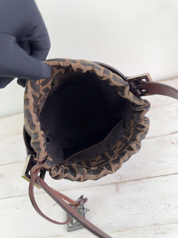【9成新】FENDI Zucca 老花束口水桶包 