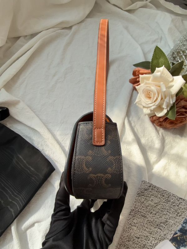 【分期0利率】CELINE MINI TABOU 老花鎖頭腋下包【99成新】 