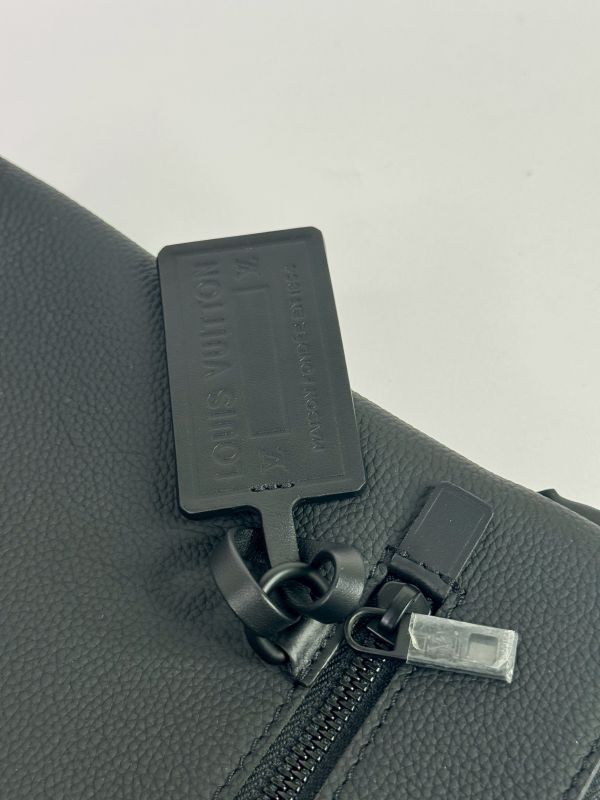 【全新品】LV Takeoff 隨身包 