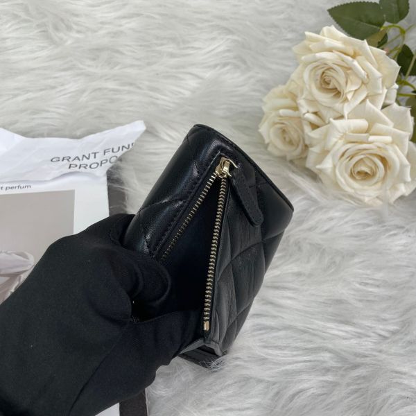 【9.5成新】【12期0利率】Chanel 19羊皮三折短夾 黑/金 