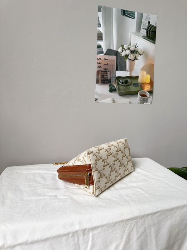 【12期0利率】CELINE TRIOMPHE貝殼包【9成新】 