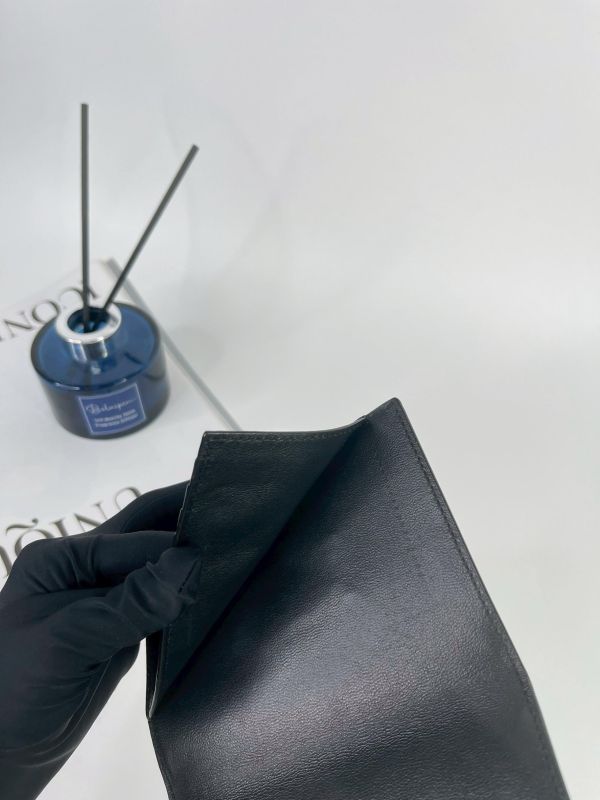 【99成新】YSL 粒面壓紋皮革護照套 