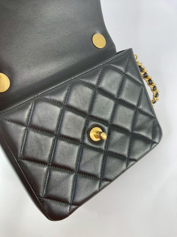 【95成新】CHANEL 21B 側邊金屬字母方胖 