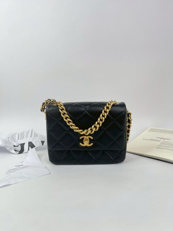 【95成新】CHANEL 21B 側邊金屬字母方胖 