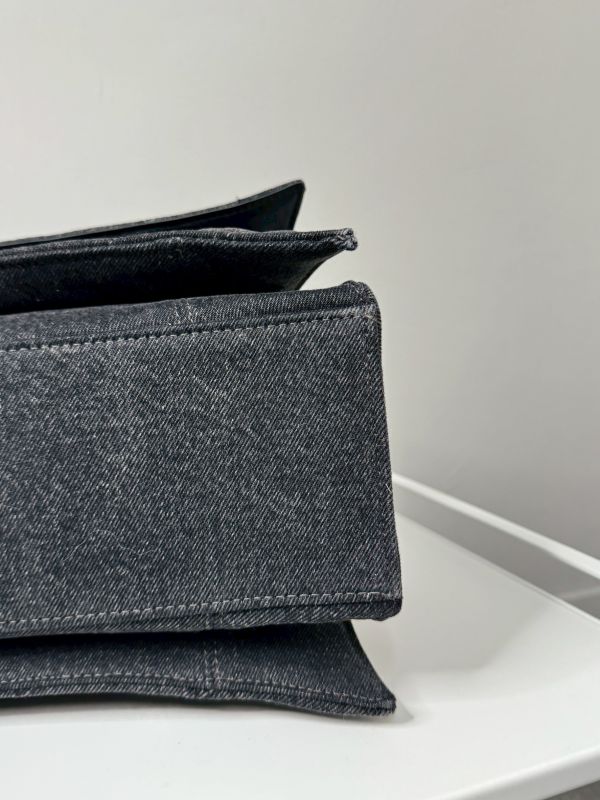 【分期0利率】BALENCIAGA CRUSH 绗縫牛仔沙漏包 中號【99成新】 