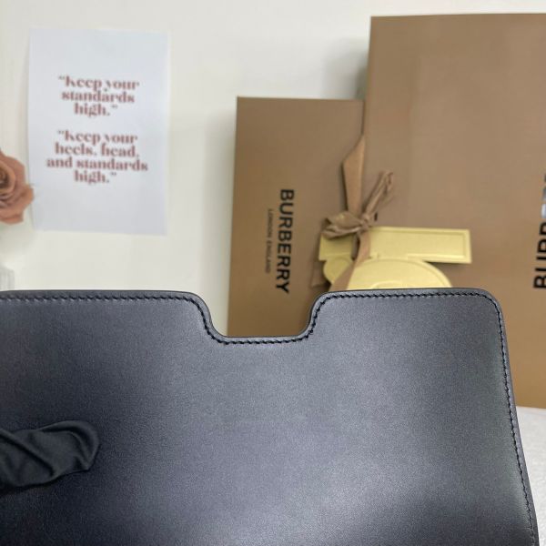 【12期0利率】BURBERRY TB LOGO肩背包 中號【24年3月英國購證】【99成新】 