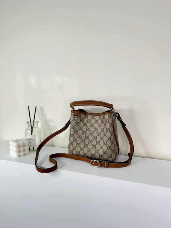 【分期0利率】GUCCI GG Emblem系列小號水桶包 【99成新】 