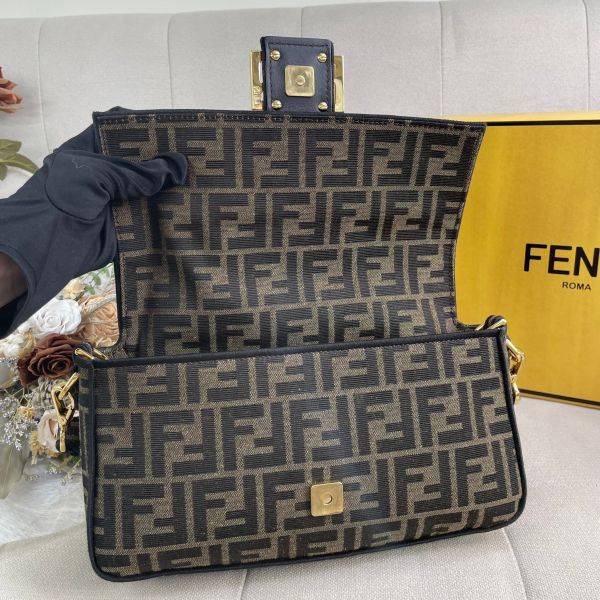【12 期 0 利率】FENDI老花法棍包【9 成新】 