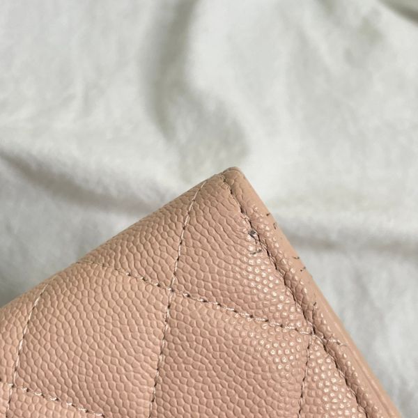【99成新】【12 期 0 利率】Chanel 雕刻山茶花粉色對折短夾 牛皮 