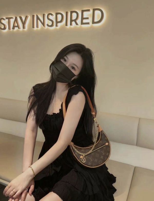 【12期0利率】LV  Loop 老花半月包【95成新】 