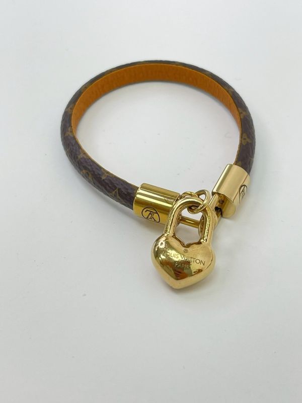 【9成新】LV Crazy In Lock 吊飾手環 