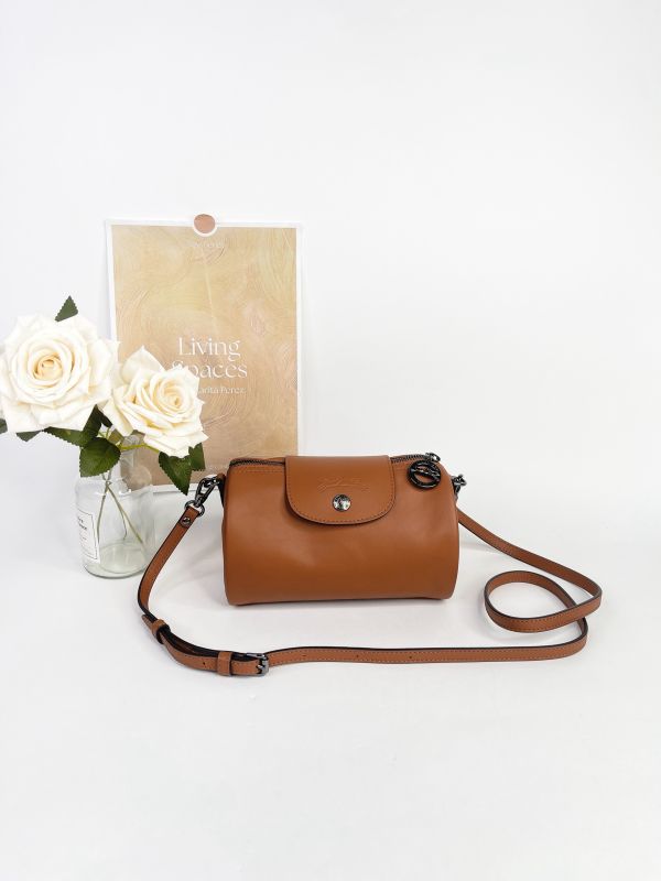 【未使用閒置品】LONGCHAMP LE PLIAGE XTRA系列牛皮圓筒斜背包 