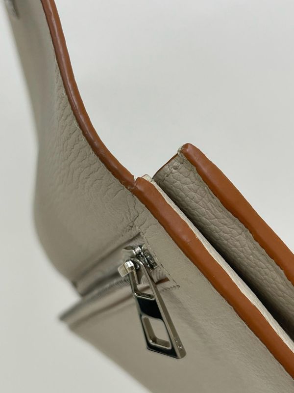 【95成新】LOEWE 鵝卵石紋小牛皮ANAGRAM長夾 