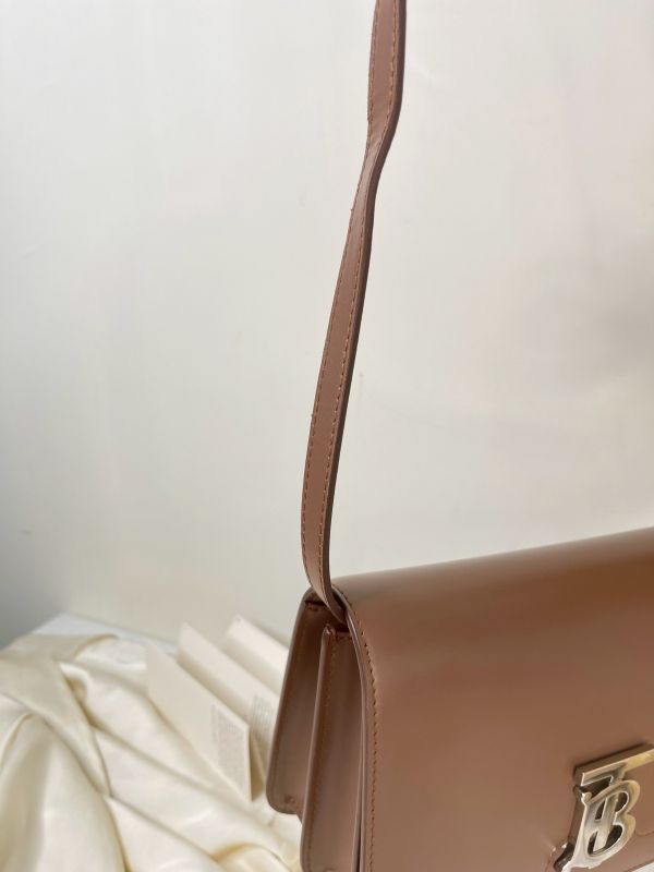 【分期0利率】BURBERRY TB鎖頭 小號翻蓋斜背包【9成新】 