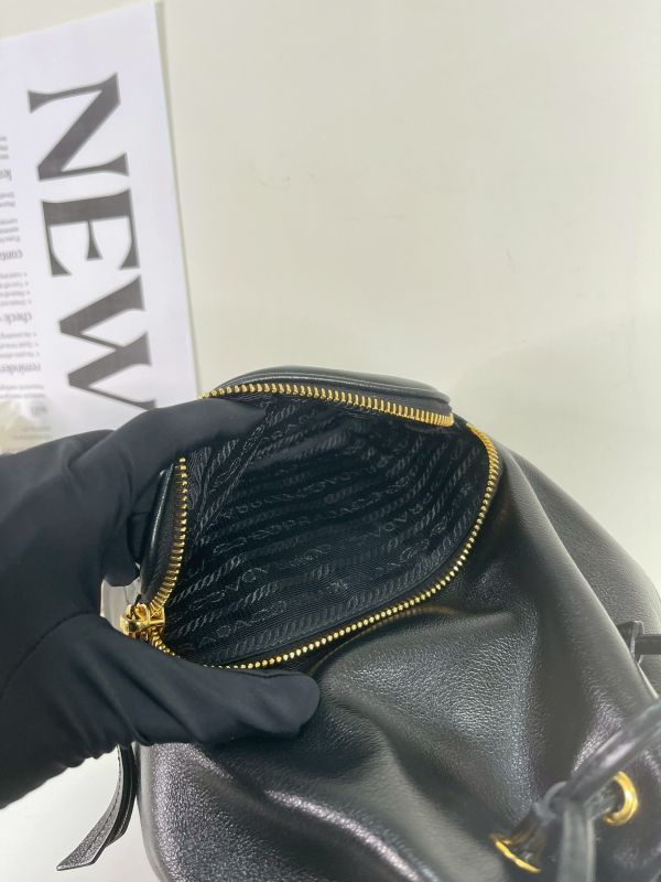 【分期0利率】PRADA 皮革水桶包【未使用閒置品】 