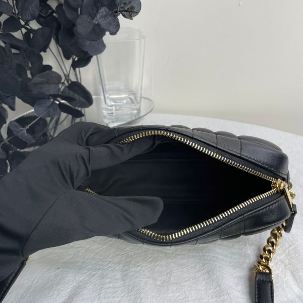 【99成新】【12期0利率】BURBERRY Lola 羊皮縫線迷你斜背相機包黑/金 