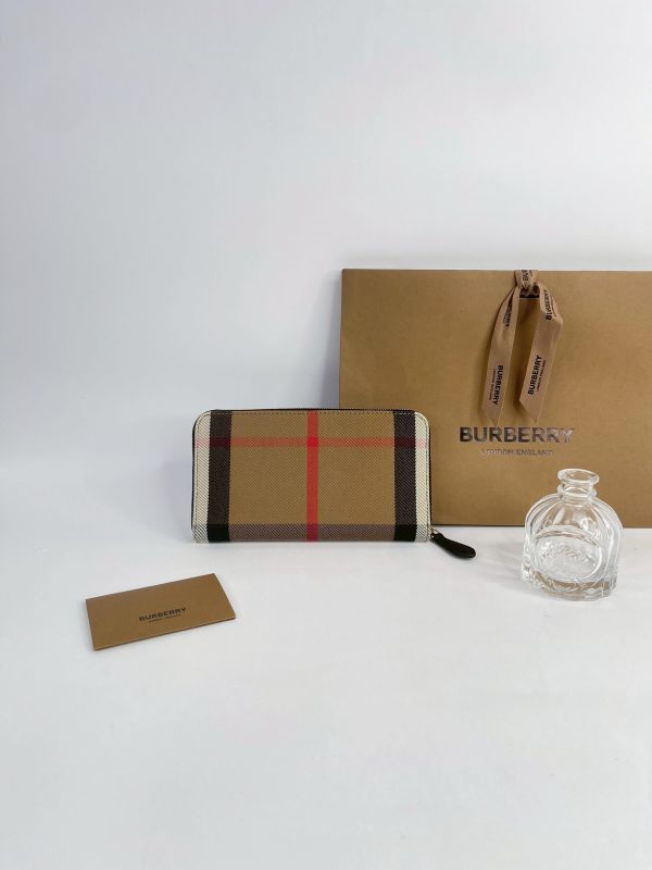 【閒置新品】BURBERRY HOUSE 經典格紋拉鍊長夾 