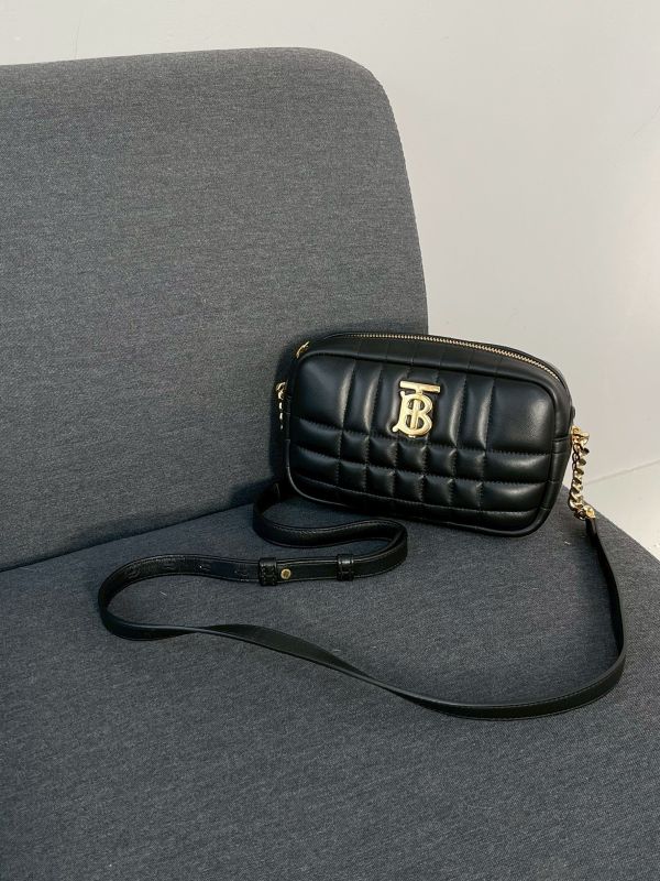 【分期0利率】BURBERRY Lola 羊皮縫線迷你斜背相機包【95成新】 
