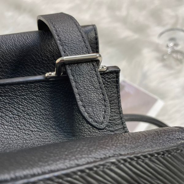 【9.9成新】【12期0利率】 LV  TWIST TOTE EPI黑 