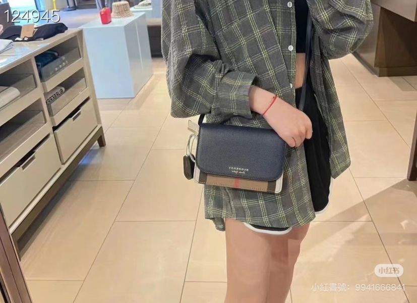 【分期0利率】BURBERRY Hampshire翻蓋斜背包【99成新】 