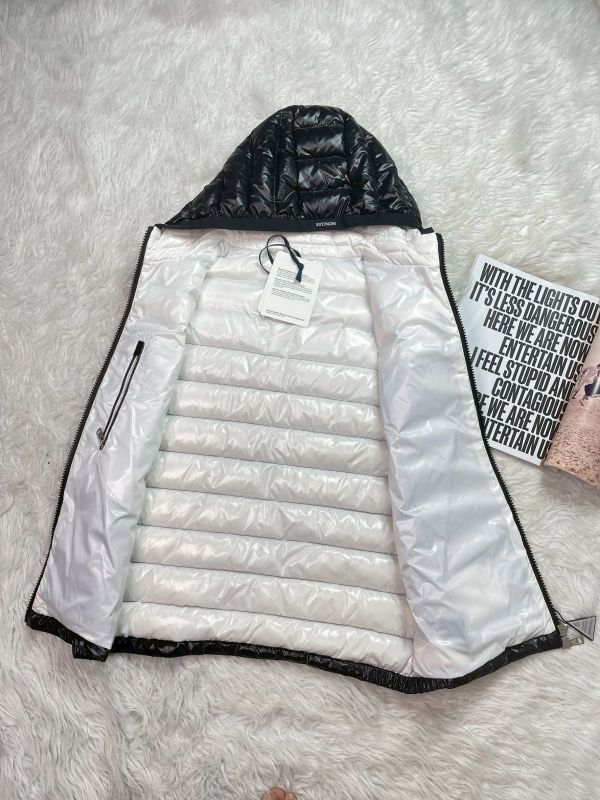 【分期0利率】MONCLER Ragot 羽絨連帽背心【全新品】