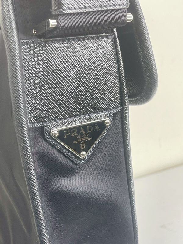 【分期0利率】PRADA 經典LOGO輕量尼龍翻蓋斜背包【全新品】 
