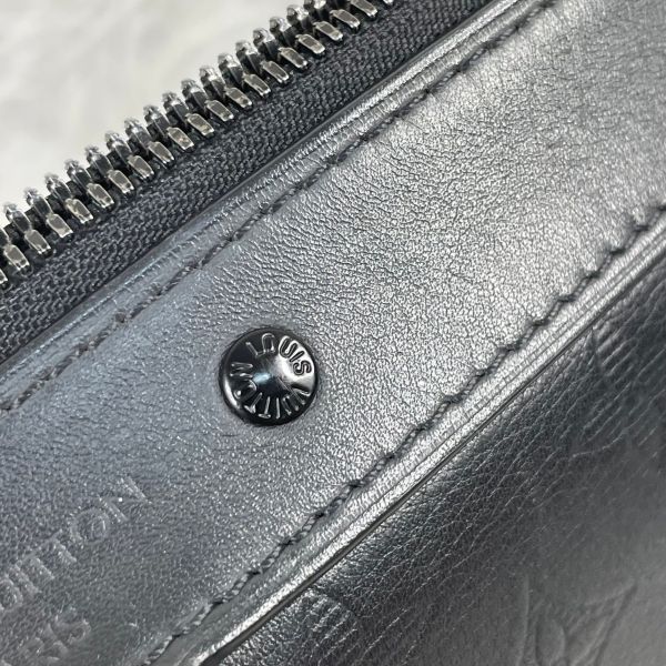 【12期0利率】LV小牛皮DISCOVERY POCHETTE 手拿包【9成新】 