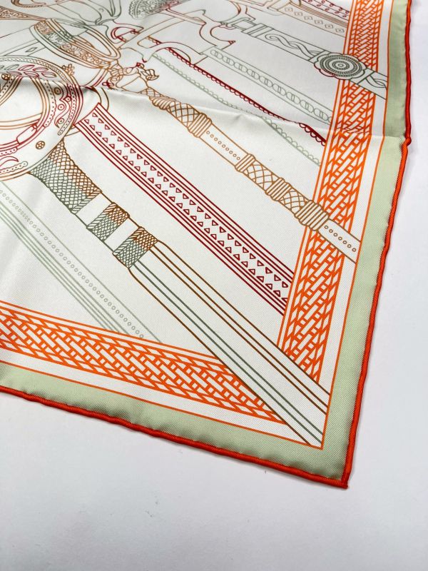 【未使用閒置品】HERMES Concours d'Etriers Remix 70雙面方巾 