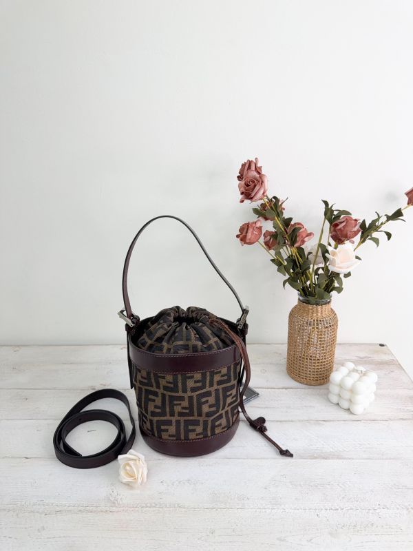 【9成新】FENDI Zucca 老花束口水桶包 
