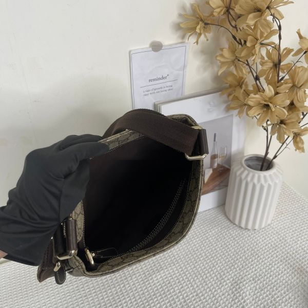 【12期0利率】Gucci 經典雙G緹花防水PVC扁式斜背包【9成新】 