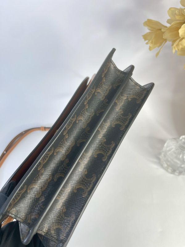 【全新品】CELINE TRIOMPHE凱旋門 STRAP WOC 