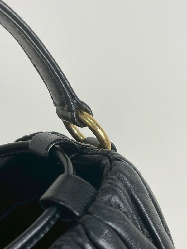 【未使用閒置品】MIUMIU Matelasse 納帕皺摺迷你抽繩水桶包 