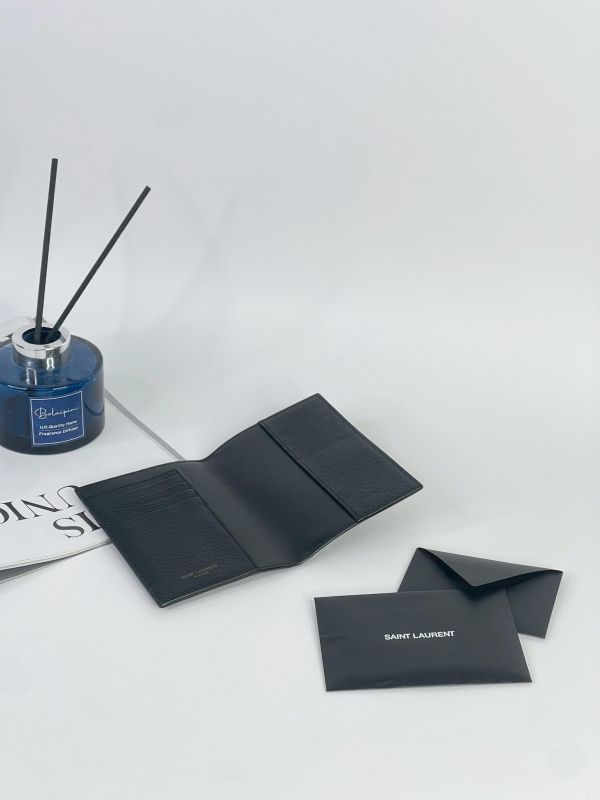 【99成新】YSL 粒面壓紋皮革護照套 