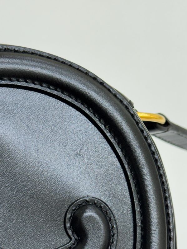 【95成新】CELINE CUIR TRIOMPHE OVAL 皮革大月餅包 
