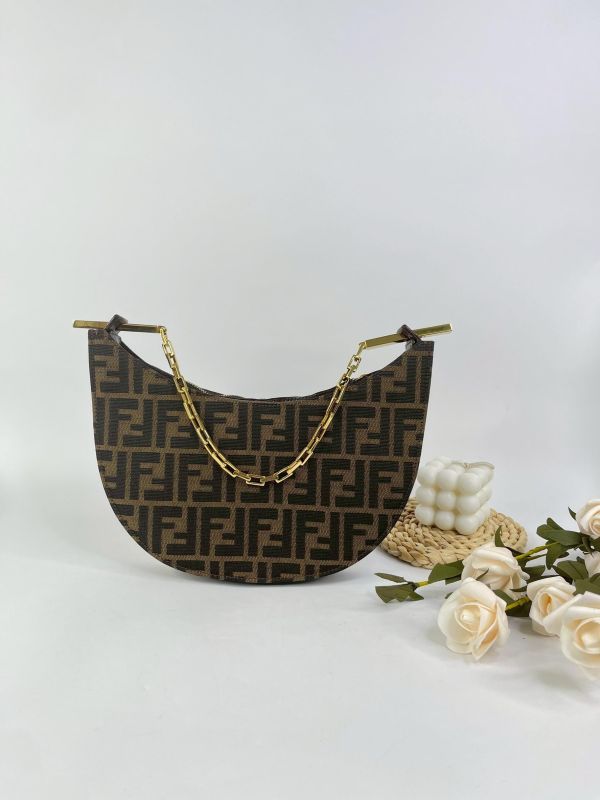 【9成新】FENDI ZUCCA 半月包 