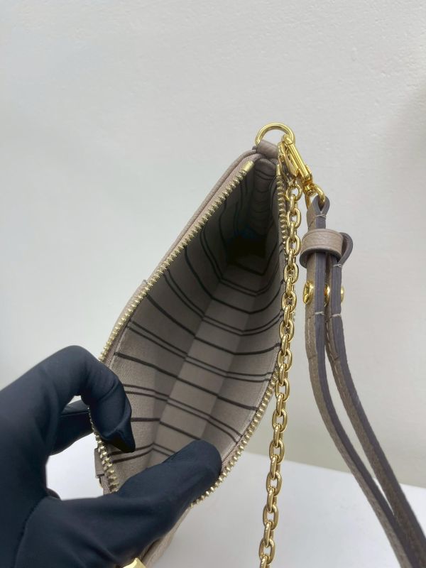 【99成新】LV Easy Pouch On Strap 