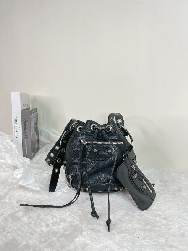 【分期0利率】BALENCIAGA LE CITY 迷你水桶包 【95成新】 