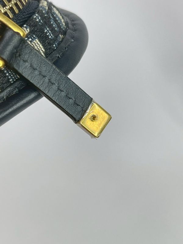 【99成新】DIOR Oblique Quake 斜背手拿包【加贈$28000寬版背帶】 