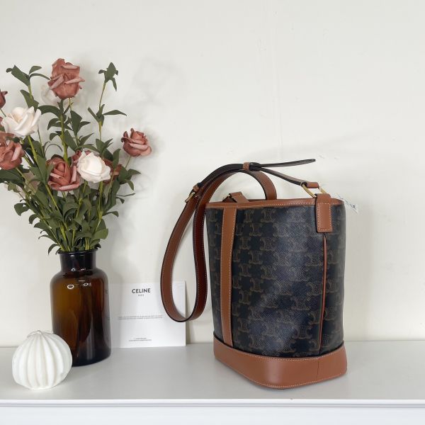 【12期0利率】CELINE  TRIOMPHE老花小號水桶包【95成新】 