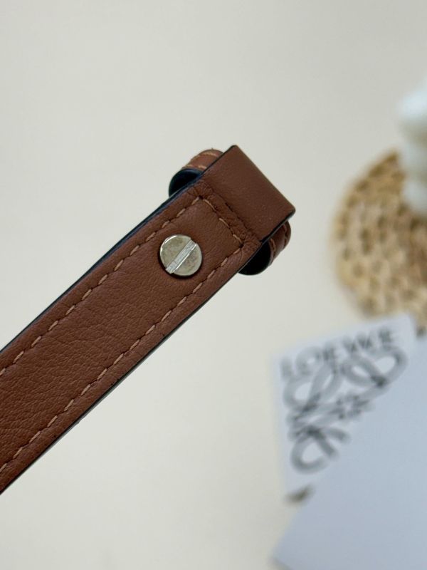 【9成新】LOEWE Beehive 草編水桶包 