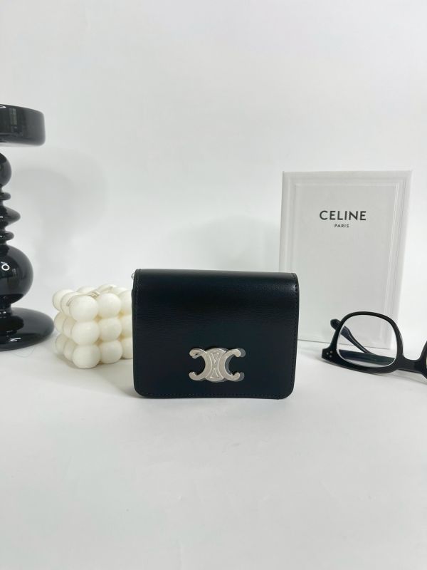 【分期0利率】CELINE TRIOMPHE亮澤牛皮革短款錢包【全新品】 