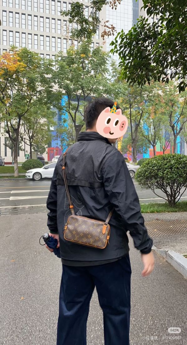 【分期0利率】LV Pochette Marly 橫版手機包【9成新】 