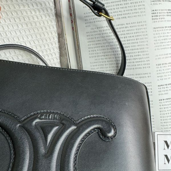 【9成新】【12期0利率】CELINE CUIR TRIOMPHE 小型 BUCKET 水桶包(免費附贈內膽包) 