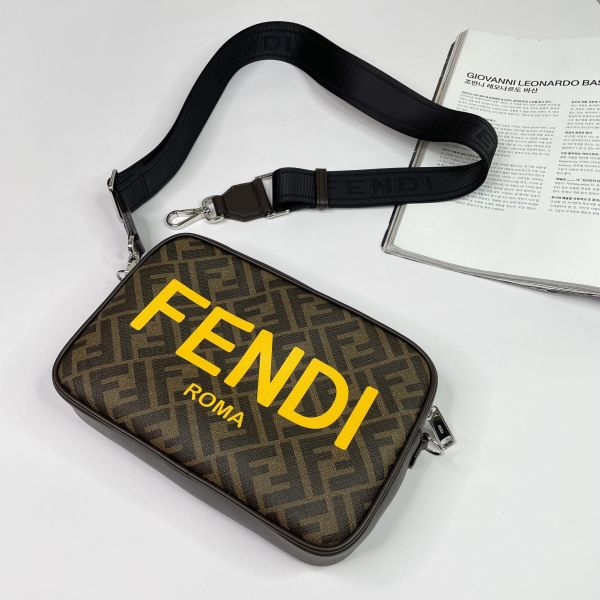 【12期0利率】【全新品】FENDI FF老花拼色側背拉鍊相機包【現金價】 