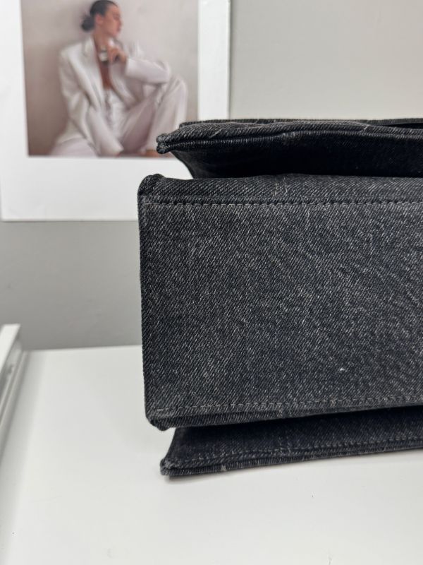 【分期0利率】BALENCIAGA CRUSH 绗縫牛仔沙漏包 中號【99成新】 