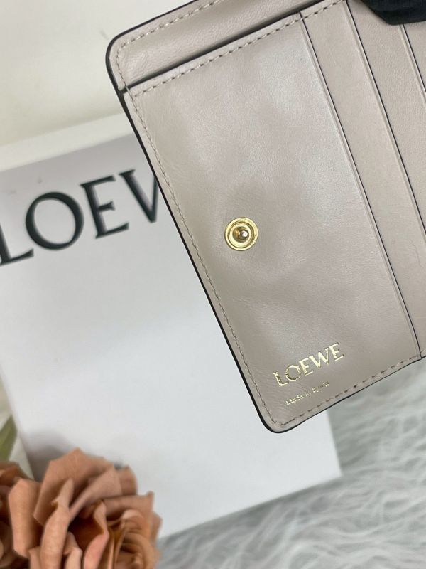 【分期0利率】LOEWE 壓紋小牛皮對開短夾【9成新】 