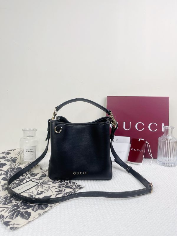 【分期0利率】GUCCI GG Emblem系列小號水桶包 【95成新】 
